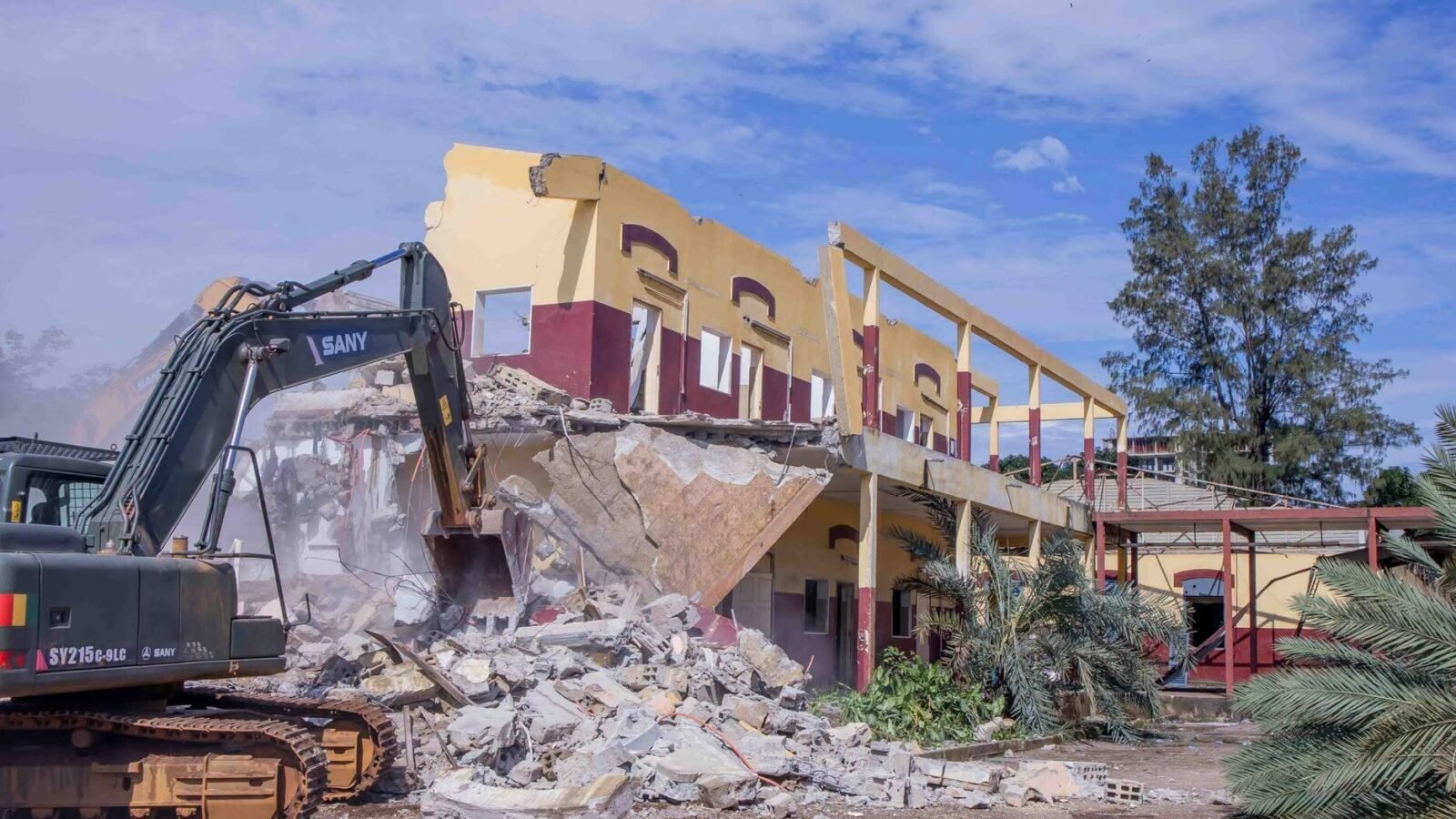 124 ans après sa construction, l'hôpital CHU Ignace Deen rasé