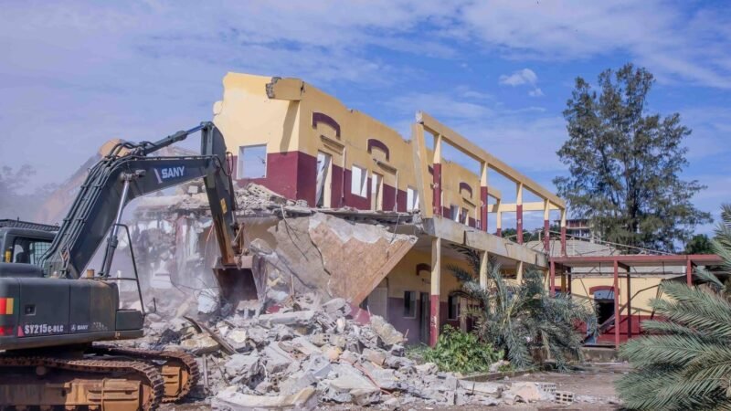 124 ans après sa construction, l'hôpital CHU Ignace Deen rasé