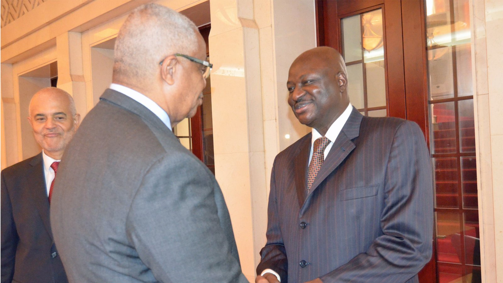 Aristides Gomes com grupo P5, Guinée-Bissau. Image d'archive.