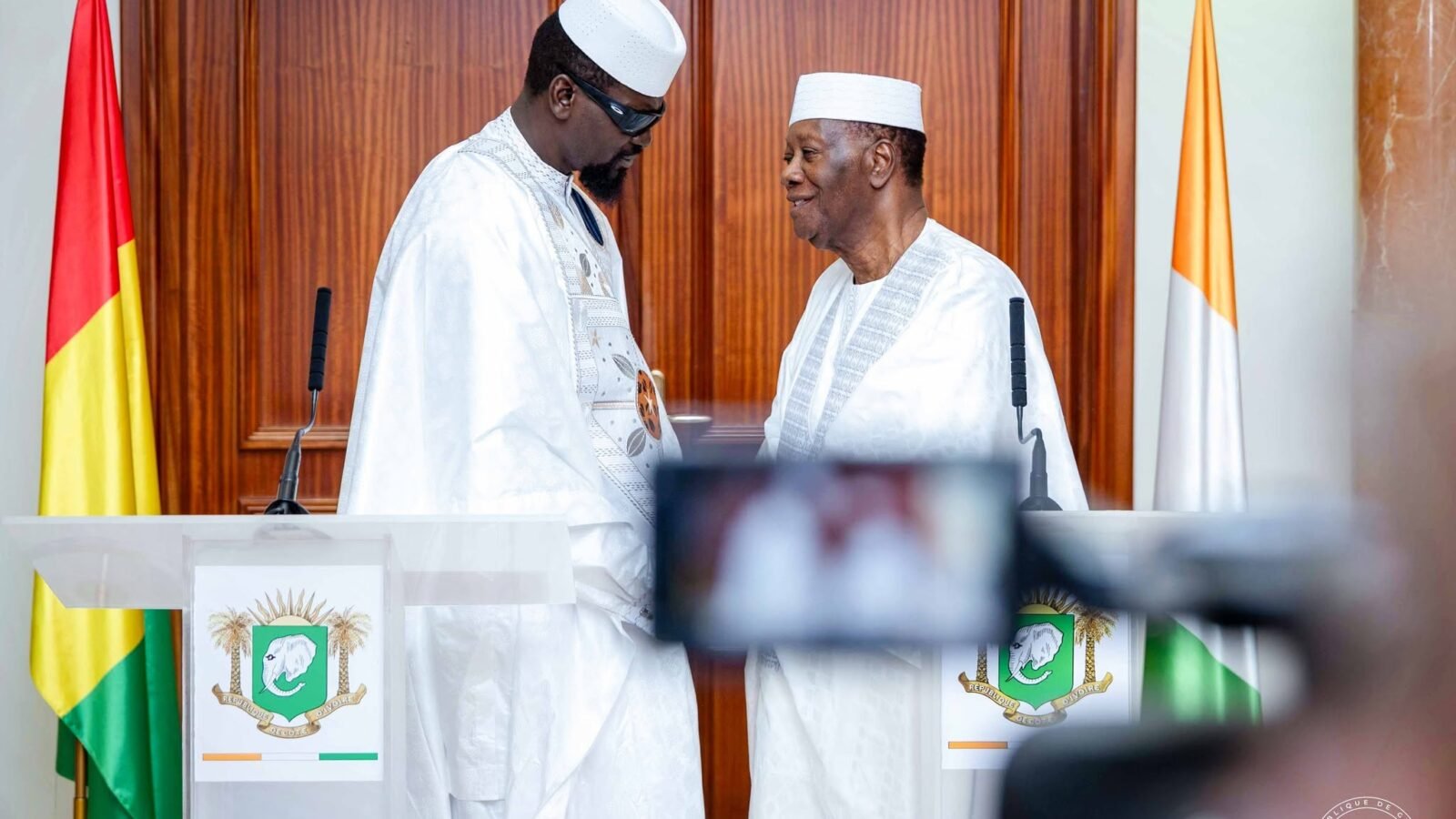 Économique, commerce, sécurité, formation, fête du 2 octobre : Ce que se sont dit Alassane Ouattara et Mamadi Doumbouya lors de leur tête-à-tête à Abidjan