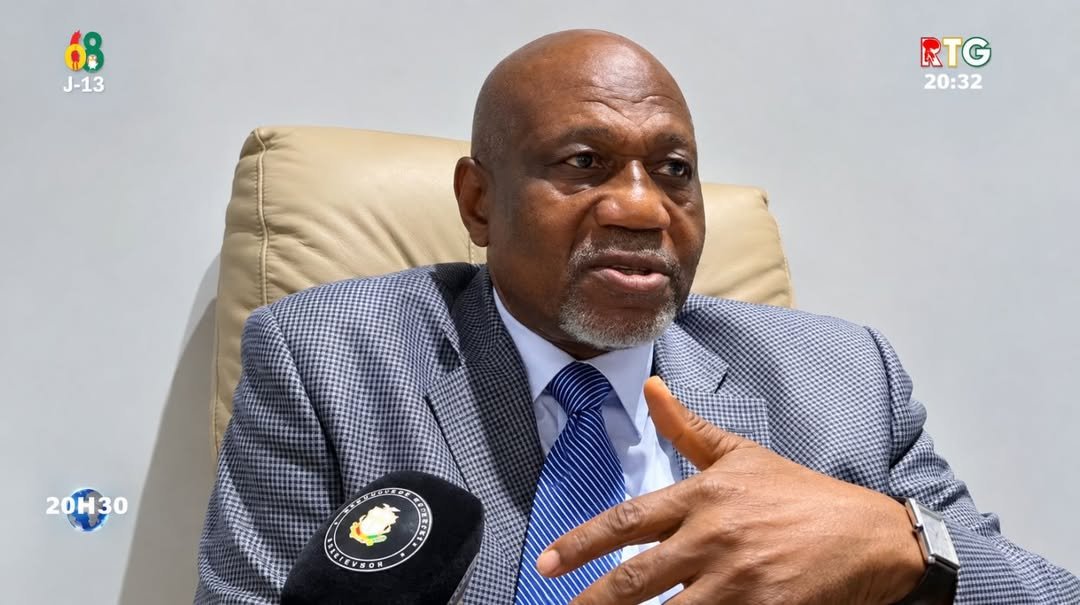 Amadou Damaro Camara réagit avant son départ de la Guinée pour des soins à l’étranger