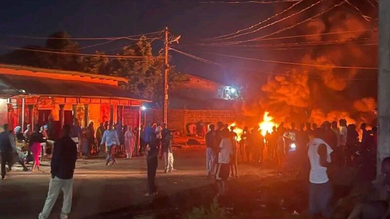 Urgent/Conakry: des habitants protestent contre les coupures répétées d’électricité à Nongo-Kiroti