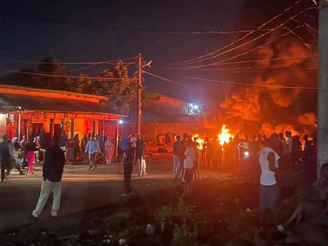 Urgent/Conakry: des habitants protestent contre les coupures répétées d’électricité à Nongo-Kiroti