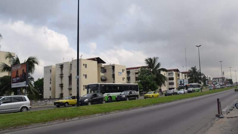 Public Transport in Abidjan, Ivory Coast 02, Côte d'Ivoire. Image d'archive.