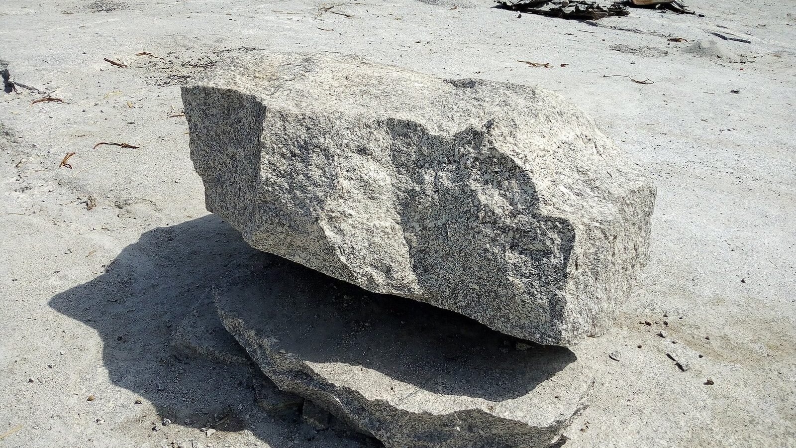 Morceaux de granite superposé a à Parakou-Bénin, Bénin. Image d'archive.