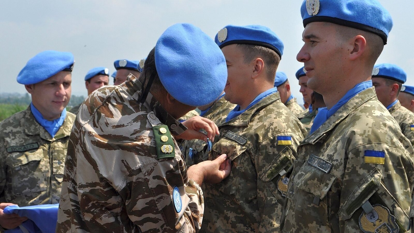 Bunia, Province de l’Ituri, RD Congo - 80 soldats de la 18ème unité Hélicoptère Ukrainienne ont reçu la médaille des Nations Unies pour leur dévouement au service de la stabilisation et de la paix en Ituri (23834307982), RD Congo. Image d'archive.