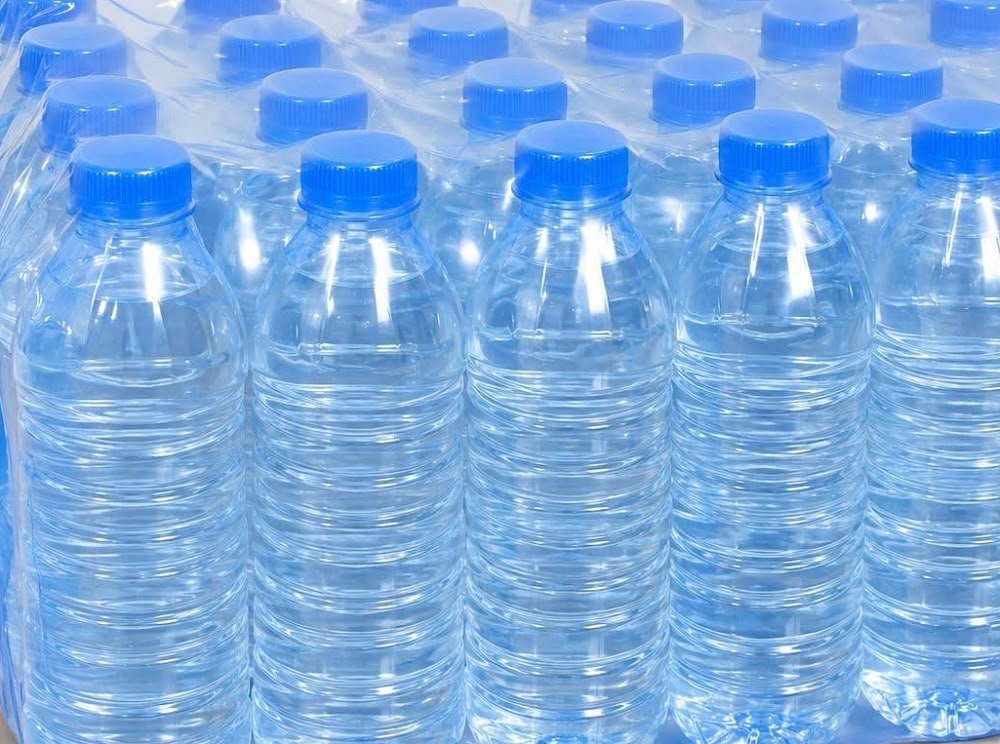 Guinée : le gouvernement plafonne les prix de l’eau minérale dès ce 7 octobre
