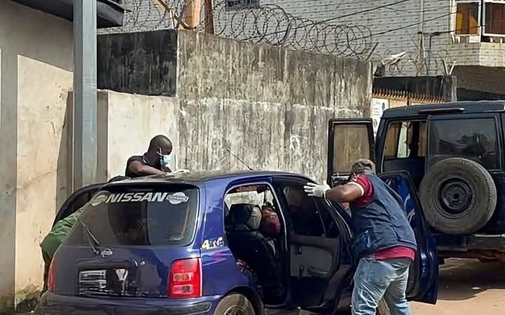 Conakry : deux corps sans vie retrouvés dans une voiture à Petit Simbaya