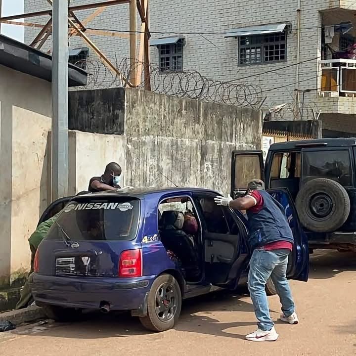 Conakry : deux corps sans vie retrouvés dans une voiture à Petit Simbaya
