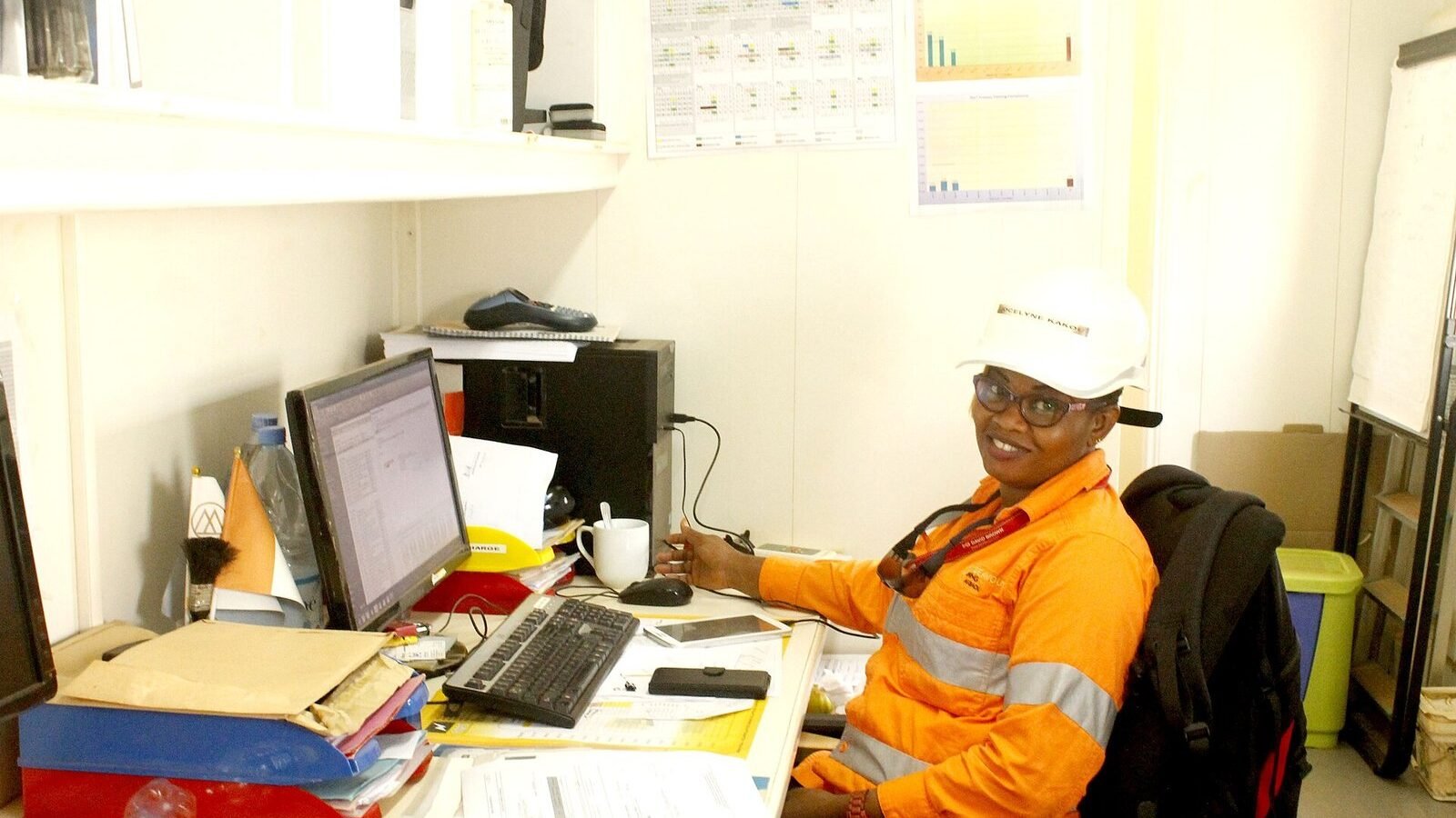 Ivorian Women in Mining Industryː The Beautiful and Sweet Training Coordinator, Côte d'Ivoire. Image d'archive.